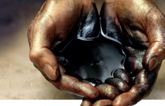 Global oil prices fall by more than 5%