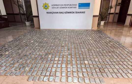 Azerbaijani customs officers seize more than 112 kg of heroin in truck carrying cargo from Iran to Germany