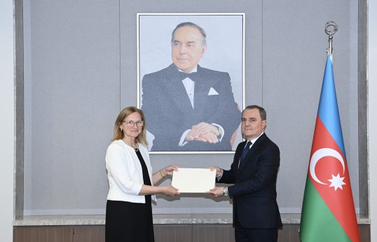 Estonian ambassador presents copy of credentials to Azerbaijan FM