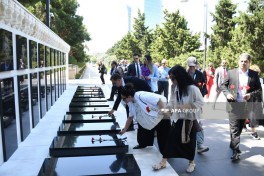 Turkish delegation visits Alley of Martyrs and Turkish Martyrs' Memorial in Baku - PHOTO 