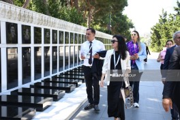 Turkish delegation visits Alley of Martyrs and Turkish Martyrs' Memorial in Baku - PHOTO 