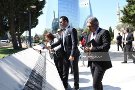 Turkish delegation visits Alley of Martyrs and Turkish Martyrs' Memorial in Baku - PHOTO 