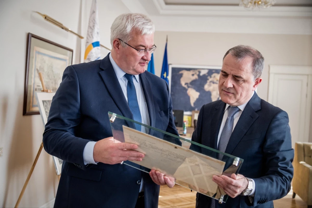 Ukrainian Foreign Minister Andriy Sybiha and Azerbaijani Foreign Minister Jeyhun Bayramov