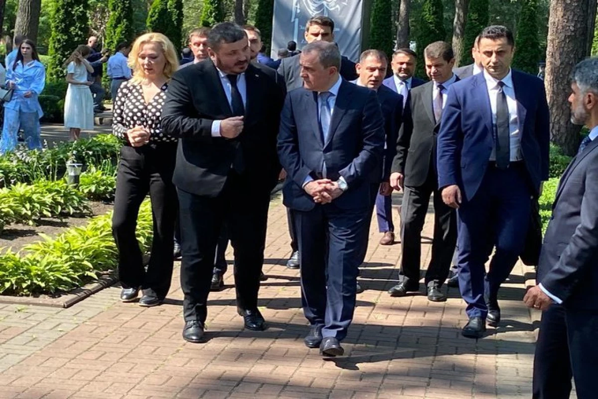 Jeyhun Bayramov visits Irpin
