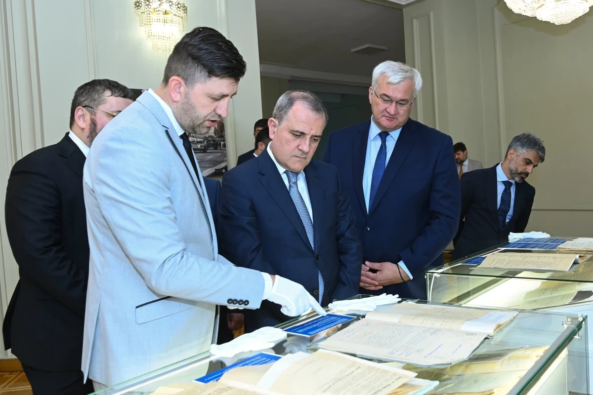 Azerbaijani FM views archival documents on ADR