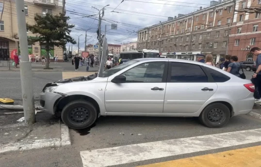 Car plows into pedestrians in Russia's Omsk, injuring eight