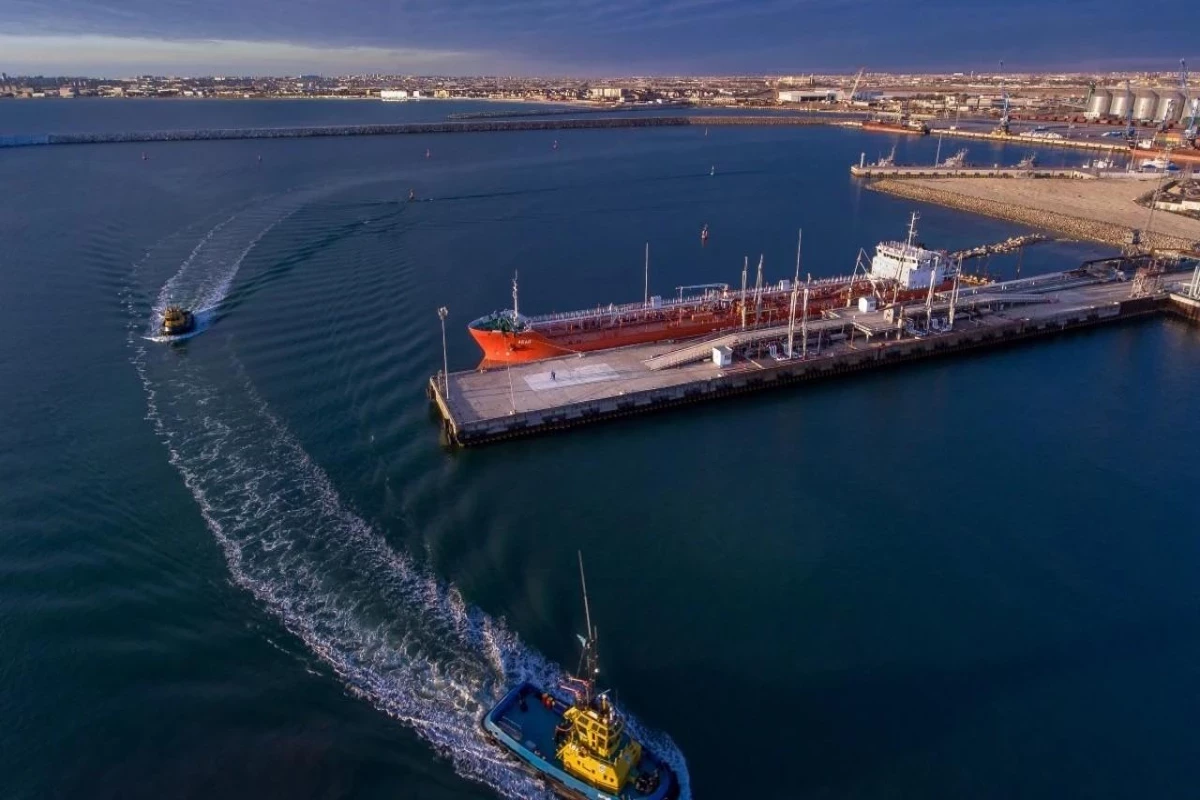 Kazakhstan considers exporting oil via Azerbaijan