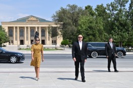 President Ilham Aliyev visited monument to National Leader in center of Nakhchivan city
