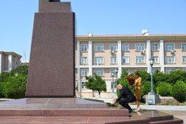 President Ilham Aliyev visited monument to National Leader in center of Nakhchivan city