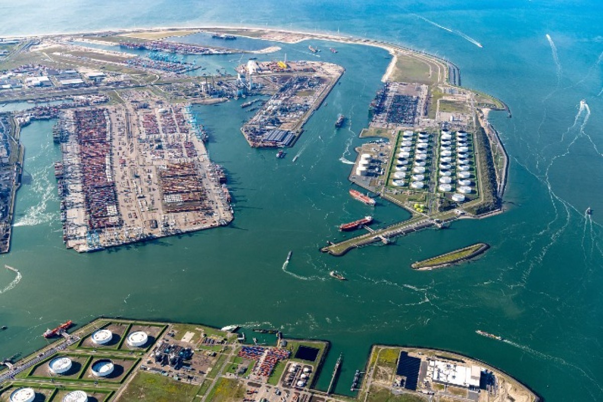 Rotterdam port explosion causes one death, police say