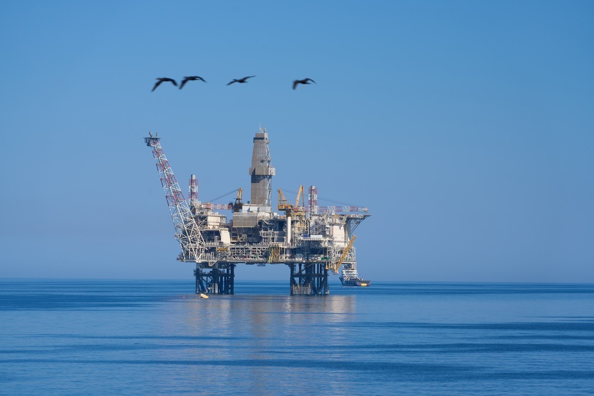 Azerbaijani oil price falls 1.6%