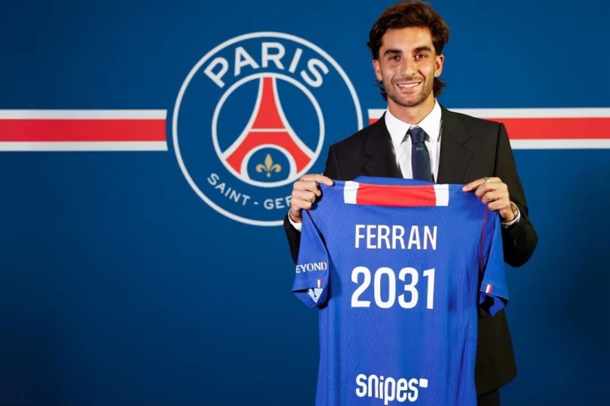 PSG sign World Cup winner Torres from Barcelona