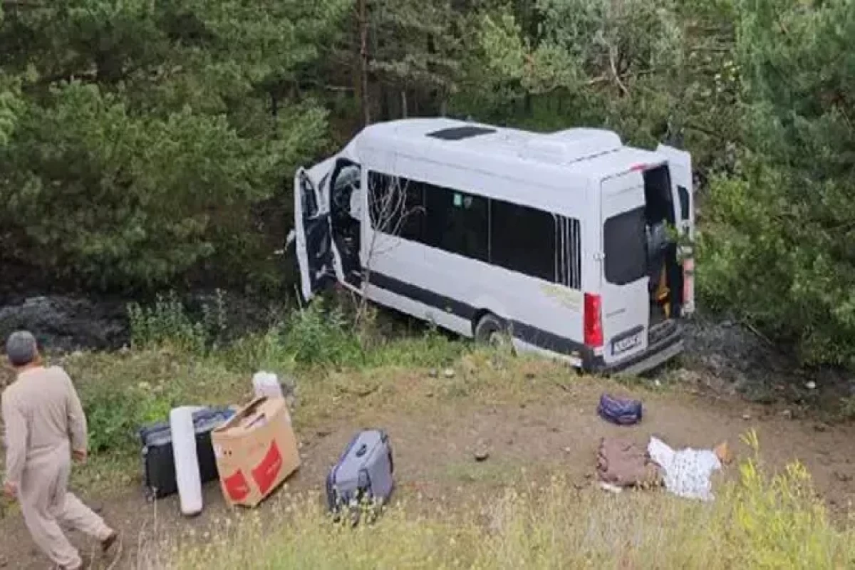 Four Killed, ten injured in minibus crash in Türkiye