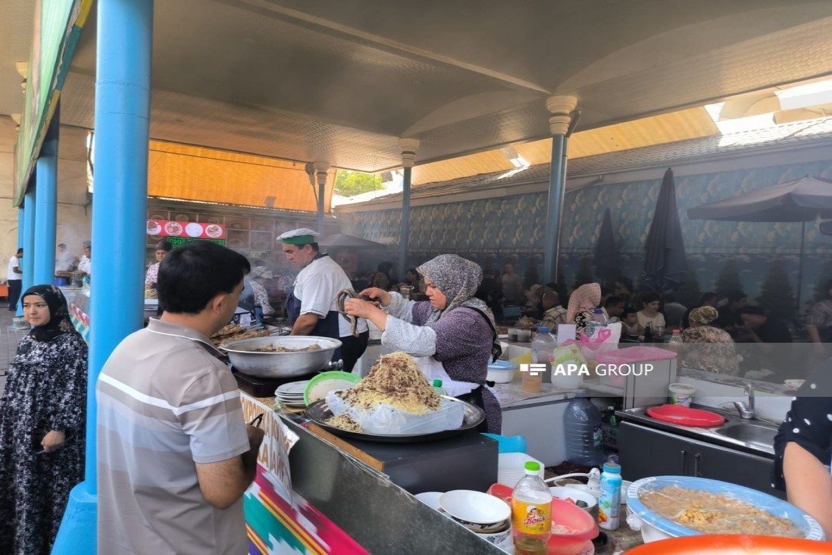 Azerbaijani media representatives visit famous Chorsu Bazaar in Tashkent - PHOTO 