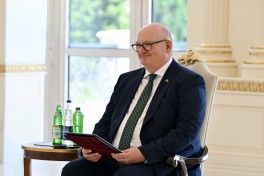 President Ilham Aliyev receives credentials of newly appointed UK Ambassador to Azerbaijan