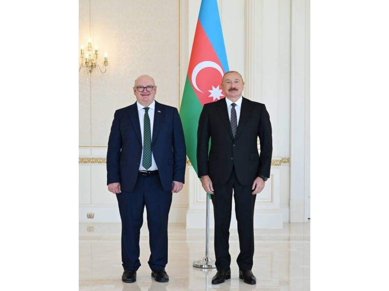 President Ilham Aliyev receives credentials of newly appointed UK Ambassador to Azerbaijan