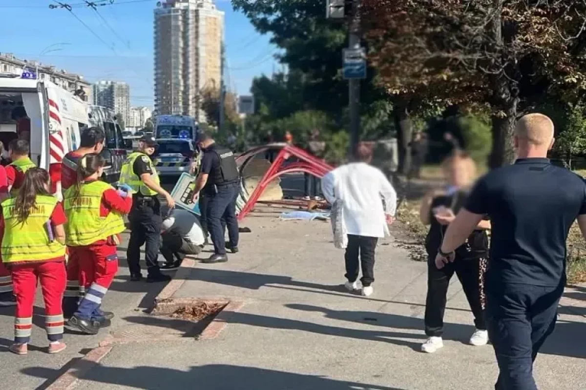 Fatalities, injuries reported after car crashes into bus stop in Kyiv