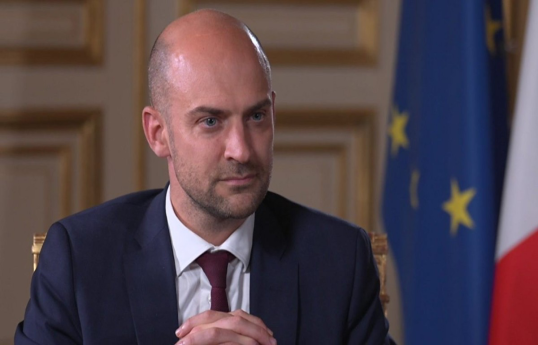 France to expel two Iranian diplomats: foreign minister