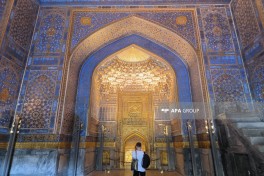 Azerbaijani media representatives visit Registan Square in Samarkand - PHOTO 