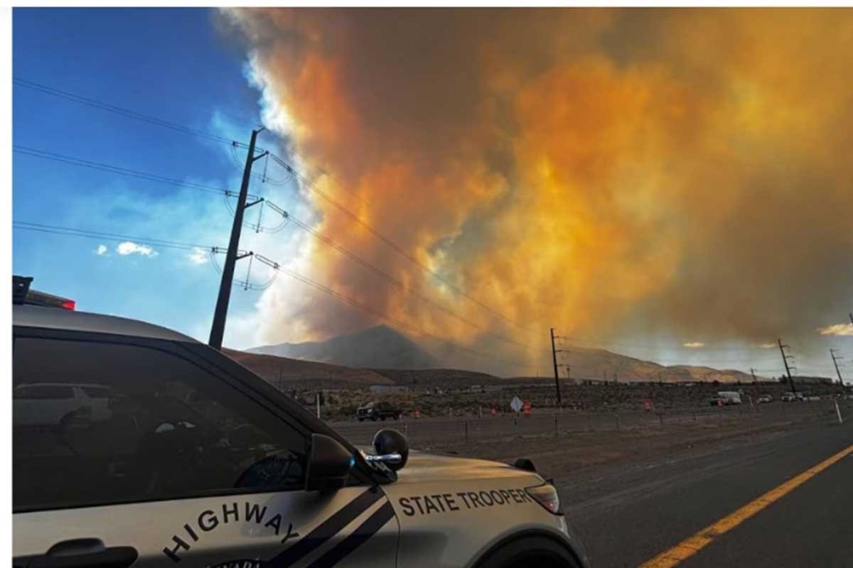 Nevada wildfire threatens up to 1,000 homes, prompts evacuations