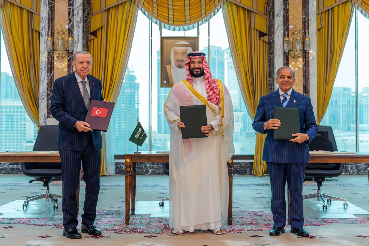 Iran has been offered to join the Mecca Defense Pact