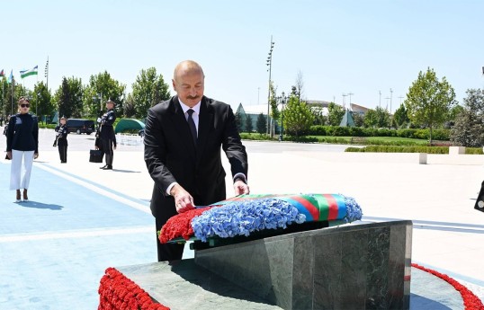 President Ilham Aliyev visits Independence Monument in Tashkent-VIDEO 
