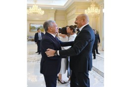 Presidents and First Ladies of Azerbaijan and Uzbekistan pose for joint photo at Kuksaroy State Residence-VIDEO 