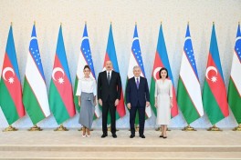 Presidents and First Ladies of Azerbaijan and Uzbekistan pose for joint photo at Kuksaroy State Residence-VIDEO 