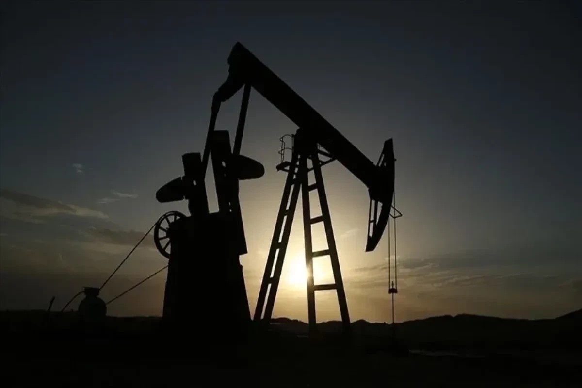 Oil prices fall by more than $1