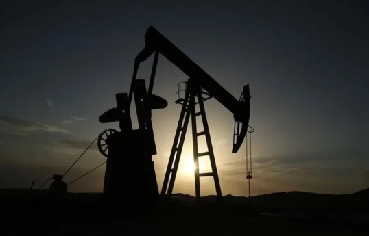 Oil prices fall by more than $1
