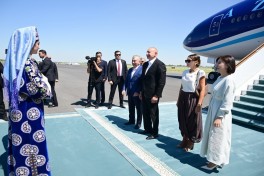 President Ilham Aliyev and First Lady Mehriban Aliyeva arrived in Bukhara from Tashkent - VIDEO 
