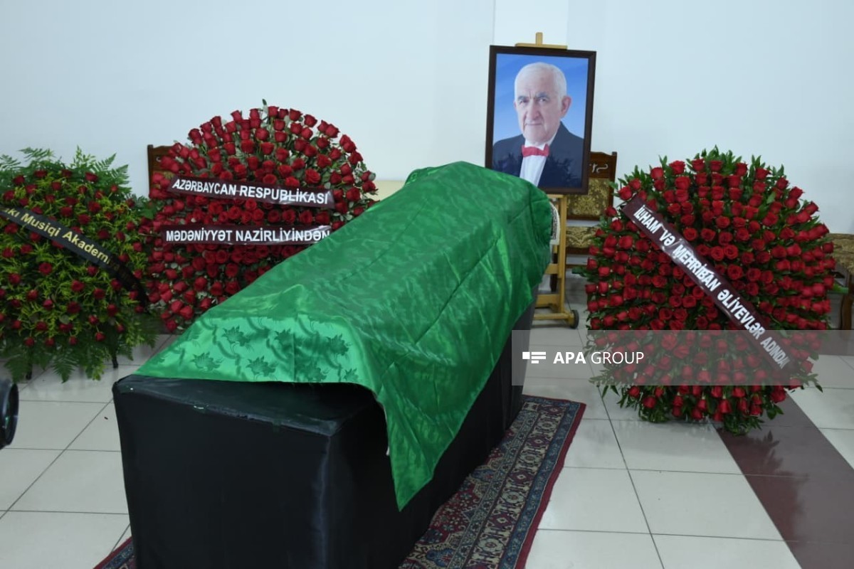 President Ilham Aliyev and Mehriban Aliyeva send wreath to People’s Artist Tofig Bakikhanov’s farewell ceremony - PHOTO 