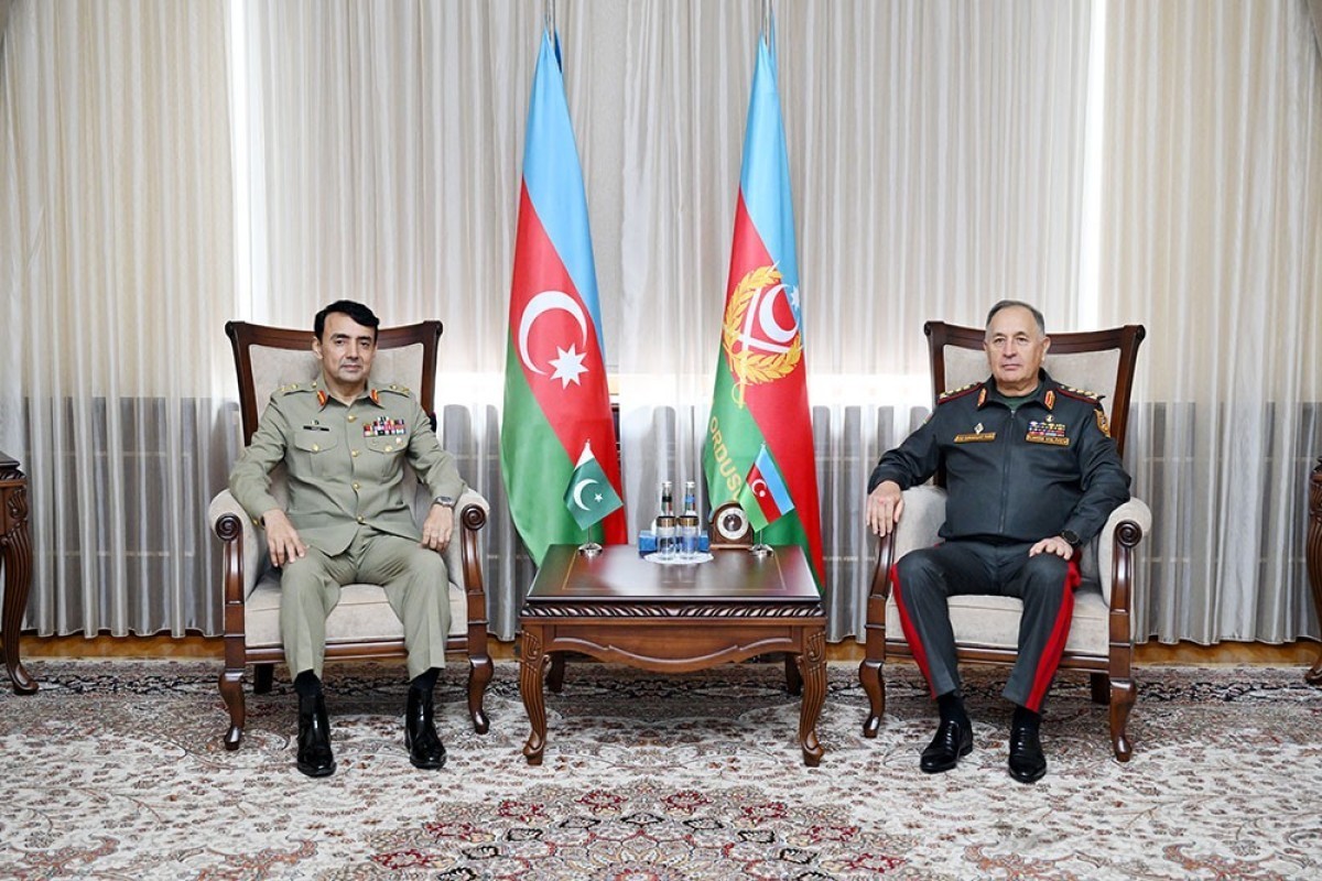 Chief of General Staff of Azerbaijan Army meets with Pakistani delegation