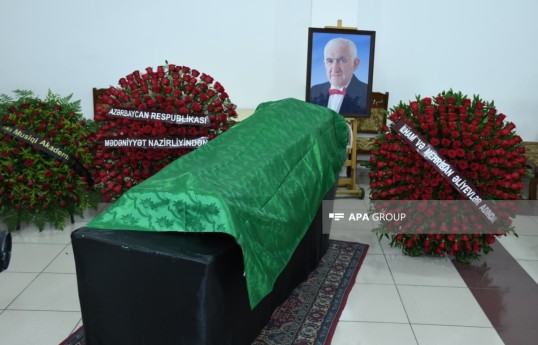 President Ilham Aliyev and Mehriban Aliyeva send wreath to People’s Artist Tofig Bakikhanov’s farewell ceremony - PHOTO 