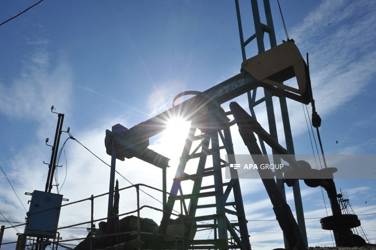Azerbaijani oil price falls below $92