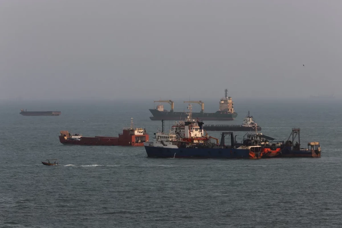 Qatar, Iran discuss creation of temporary shipping corridor through Strait of Hormuz