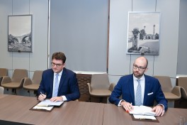 Austrian Ambassador presents copy of credentials to Jeyhun Bayramov