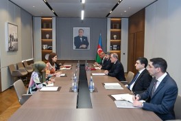 Malaysia’s new ambassador presents copy of credentials to Jeyhun Bayramov