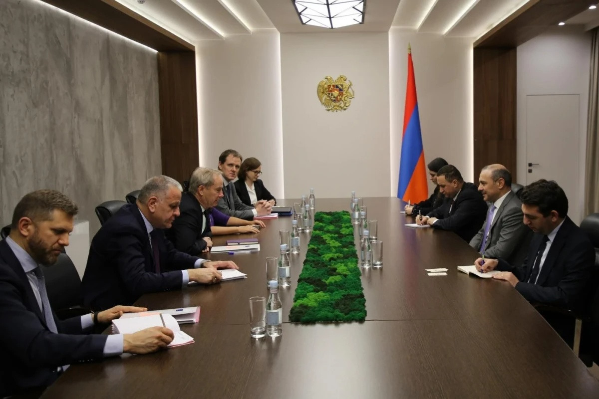 Armen Grigoryan presented regional infrastructure development projects to EU official