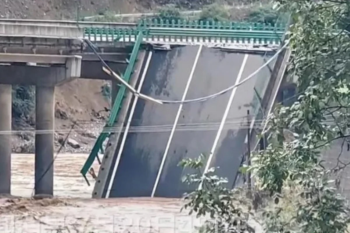 Death toll rises to 5 in east China bridge collapse