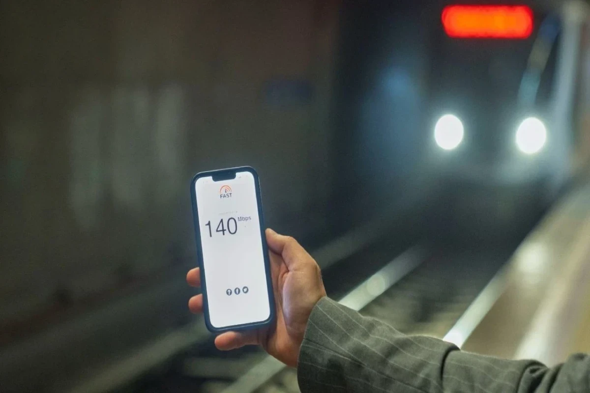 Moscow residents will be required to show their mobile phones on the metro