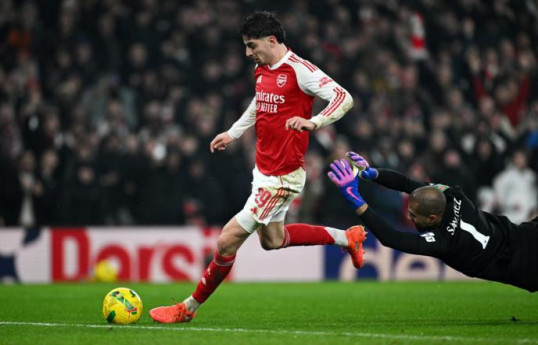 Arsenal beat Chelsea to reach the English League Cup final
