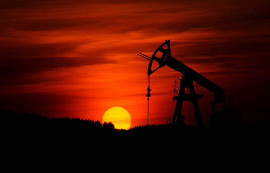 Oil set for first weekly decline in seven weeks ahead of US-Iran talks