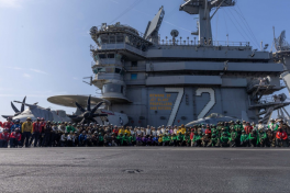 Kushner, Witkoff visited USS Abraham Lincoln carrier amid tension with Iran-PHOTO 