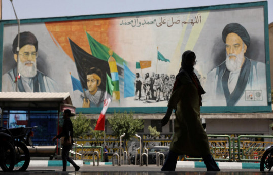 Media: Iran arrests three reformist figures