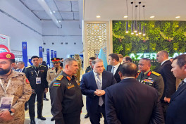 Azerbaijani delegation attends World Defense Show