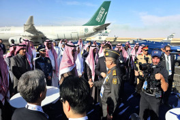 Azerbaijani delegation attends World Defense Show