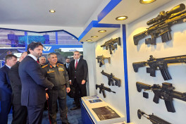 Azerbaijani delegation attends World Defense Show
