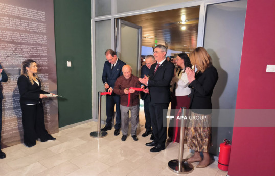 Hungarian tapestry artist Juja Perel’s “Beyond the Frame of Truth” exhibition opens in Baku - PHOTO 