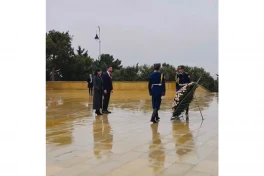 US Vice President JD Vance pays tribute to Azerbaijani martyrs in Baku